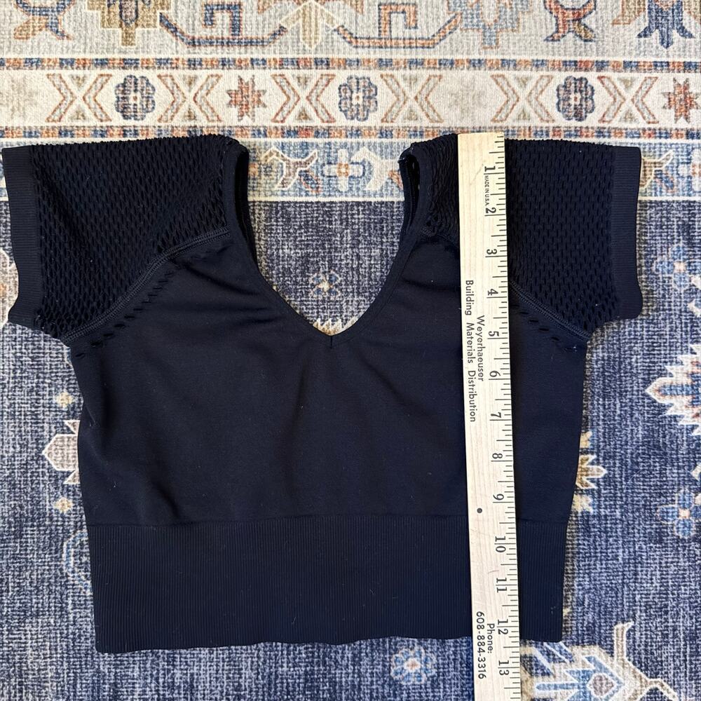 Offline by Aerie Seamless Cropped Athletic Top Black Women’s Size XS - Picture 7 of 8